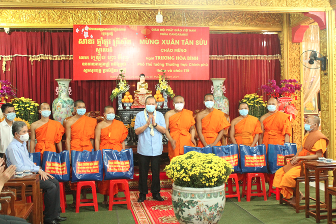 Phó Thủ tướng Thường trực thăm hỏi, tặng quà Tết tại chùa Chăn Ta Răng Sây - Ảnh minh hoạ 4
